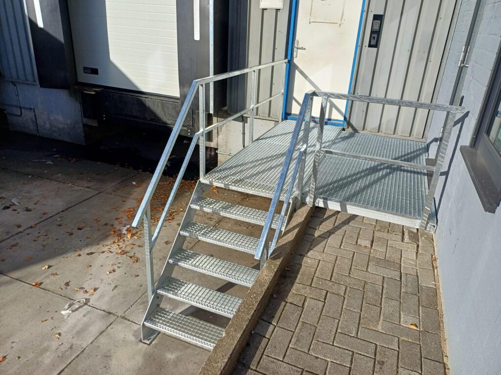 Trap met bordes maatwerk