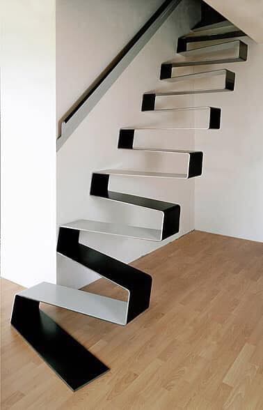Maatwerk stalen design trap in ral kleur gecoat